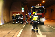 Fahrzeugbrand A12 Inntalautobahn ǀ Tunnel Roppen